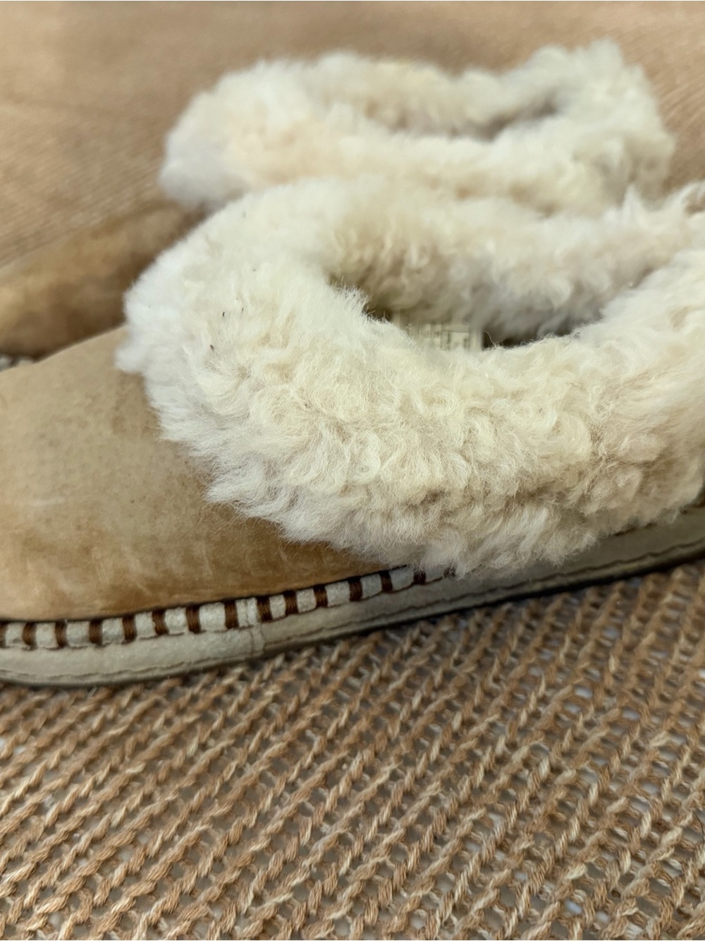 UGG Women's Sheepskin-Lined Slipper - Cream/Tan